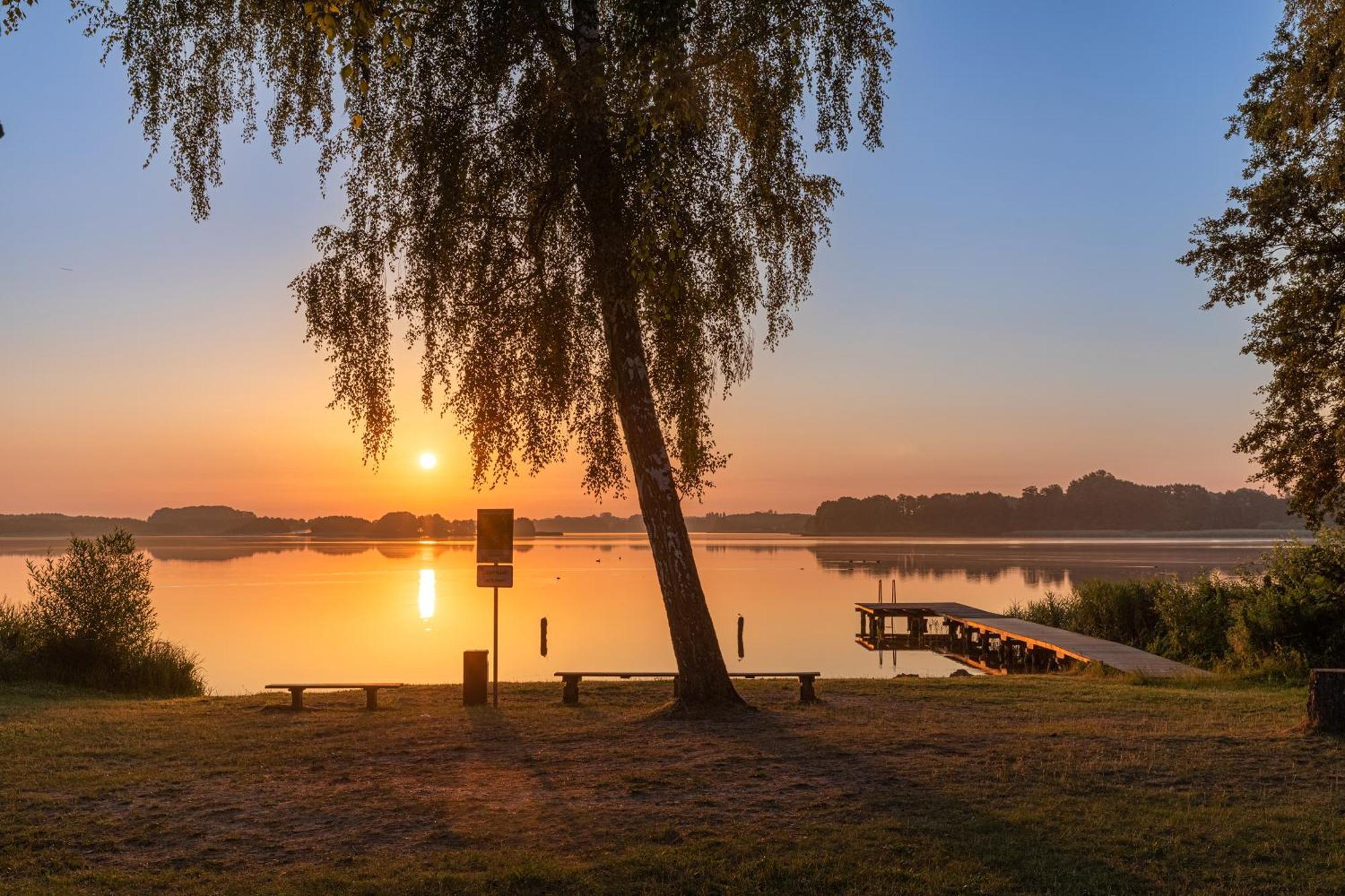 Gluecksraum - Modernes Apartment Mit Panoramablick, Kamin & Wohlfuehlambiente Krakow am See Esterno foto